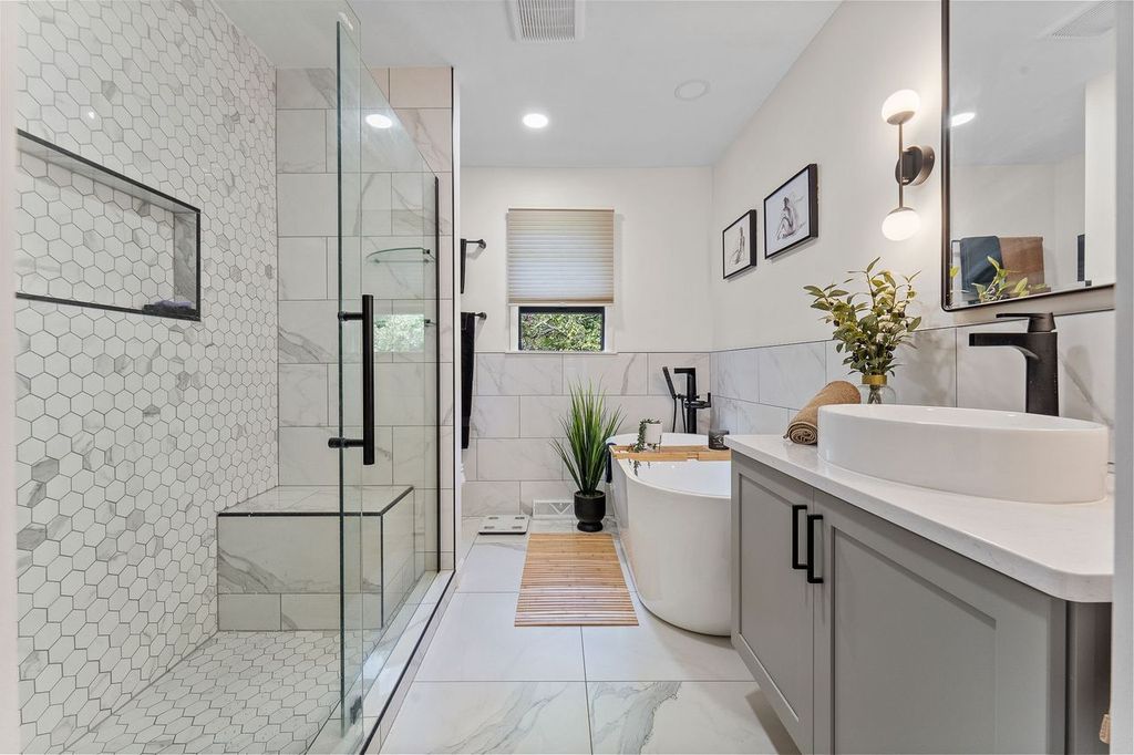 Modern Neutral Pittsburgh Bathroom with Luxurious Fixtures Creating a Serene Ambiance, Perfect for Relaxation.